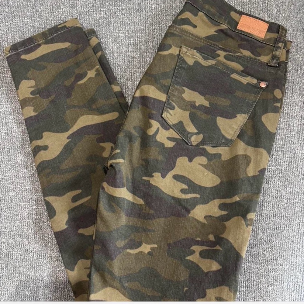 Judy Blue Camo Distressed Skinny Jeans 7